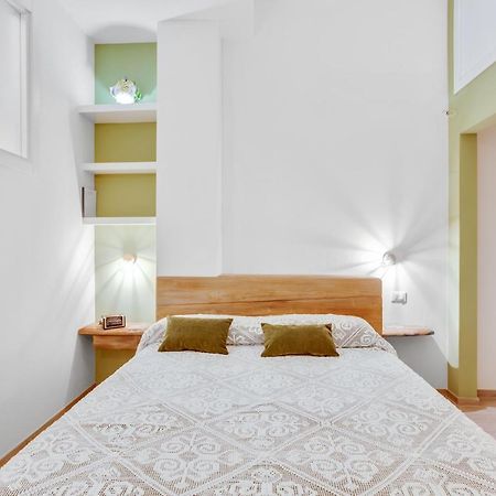 Madame Bari' Suite Apt In The Heart Of Бари Экстерьер фото