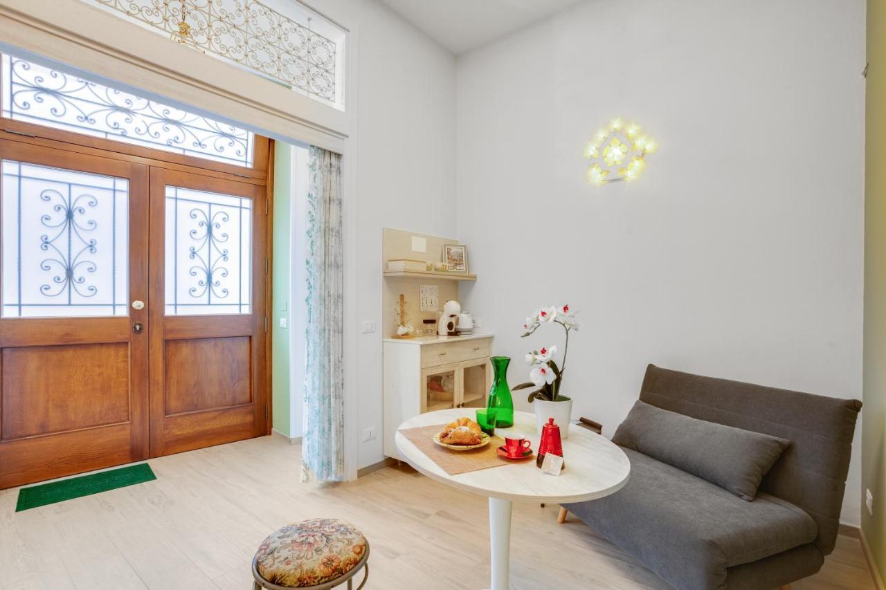 Madame Bari' Suite Apt In The Heart Of Бари Экстерьер фото