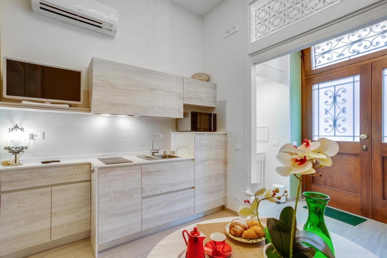 Madame Bari' Suite Apt In The Heart Of Бари Экстерьер фото